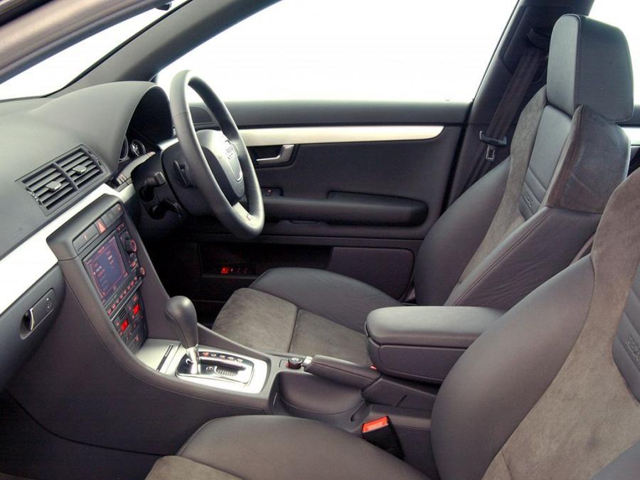Интерьер Audi S4 Avant (B7, 8E) 2005 года  (ZA) (фото 3 из 12)